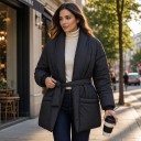 Chaqueta de invierno acolchada para mujer con cinturón y cuello chal, chaqueta tipo puffer cruzada con mangas anchas 5