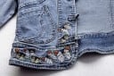 Chaqueta de mezclilla para mujer con bordado floral Cuello alzado Cierre con lazos y lazos Corte corto y ajustado Poliéster y algodón 4