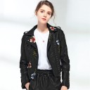 Chaqueta de mujer de cuero sintético con bordado floral Chaqueta corta con tachuelas metálicas y cremallera diagonal Hombreras y cintas 4