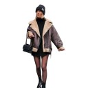 Chaqueta de mujer de piel sintética con pelo y gran cuello en cremallera diagonal con cinturón y bolsillos con cremallera oversize marrón oscuro 9