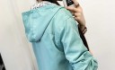 Chaqueta de mujer reversible con capucha para primavera y otoño Lado de un solo color y estampado de cómic Cierre de cremallera 8
