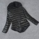 Chaqueta negra de mujer de pelo sintético Mangas acolchadas de cuero sintético Gran cuello de pelo Corte ajustado Bajo irregular 2