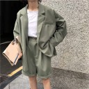 Chaqueta y pantalones cortos de mujer 5