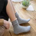 Chaussettes chaudes pour femmes avec volants 2