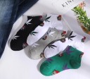 Chaussettes pour femmes avec des feuilles de cannabis 2