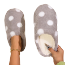 Chaussons d'hiver pour femmes à pois Chaussons doux et pelucheux pour la maison Chaussons chauds pour l'hiver Chaussons confortables et stylés pour femmes avec un motif joyeux 4