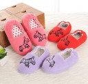 Chaussons pour enfants avec un zèbre 2