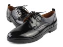 Chaussures de ville pour femmes - Noires 1