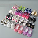 Chaussures pour poupée Paire de chaussures ludiques pour déguisement et jeu Dimensions 7,5 x 3,7 x 2,5 cm Petit accessoire pour la poupée 12