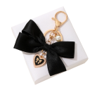 Chaveiro imitação pérola 9 x 9,5 cm Acabamento metálico Laço e coração Pendente elegante para chaves bolsa presente para mulheres 2