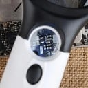Χειροκίνητος μεγεθυντικός φακός με LED φωτισμό 3x και 45x μεγέθυνση Οπτικό γυαλί 75 x 22 mm Ελαφριά κατασκευή Εργονομική λαβή Για ανάγνωση νομισμάτων 2