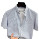 Chemise à rayures verticales pour homme à manches courtes avec col à boutons et petite broderie de cheval sur la poitrine 10