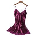 Chemise de nuit en satin pour femme avec bord en dentelle au décolleté et sur le bas, fentes sur les côtés et petits nœuds, taille universelle 9