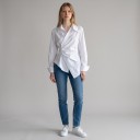 Chemise femme à manches longues avec un devant asymétrique enroulé, col doublé, fronces à la taille et ourlet oblique 2