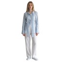 Chemise femme bleu clair à manches longues avec lacets dans le dos, fentes sur les côtés et longue ceinture à nouer autour du cou 4