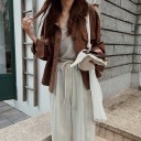 Chemise femme style jacket avec deux poches poitrine à rabat Coupe droite plus courte Manches longues larges Polyester et coton 4