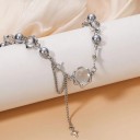Choker feminino com aparência prateada, pendente de estrela com quatro pontas e pendentes integrados de planetas com cristais transparentes e bolinhas 7