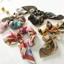 Chouchou en tissu avec perle 1