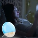 Chytrý svetelný budík WiFi s aplikáciou Tuya Alexa a Google Home Simulácia svitania FM rádio 7 farieb 4 budíky USB výstup 165 mm Šedý 4
