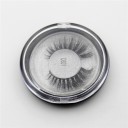 Cils artificiels dans un étui 1