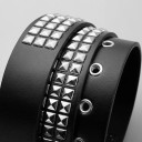 Cinturón de piel sintética negra de 3,5 cm. Cinturón para pantalones rockeros con remaches piramidales de metal. Accesorio de moda elegante. Alternativa punk. Diseño unisex. 3