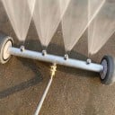 Čistič podvozku Vodní koště 4 vějířové trysky a 2 kolečka Nerezová ocel stříbrná Pro tlakové myčky Nilfisk Kew a Karcher HD Mytí podvozku 10