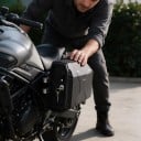 Coffre à outils moto gauche verrouillable avec clés 330,5 x 191 x 101 mm en plastique noir pour montage sur support de valises latérales de moto 2