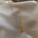 Colar feminino com a letra H 4