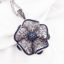 Colar feminino com flor azul 3