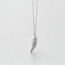 Colar feminino com pena 1