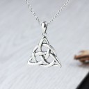 Colar feminino com pendente Triquetra 5