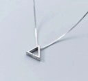 Colar feminino com triângulo 3