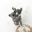 Colgante de mujer con un koala 2