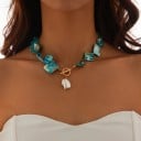 Collana con elementi in madreperla e ciondolo, design asimmetrico, decorazione in tonalità dorata, collana da donna 2