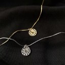 Collana da donna con fiore 2