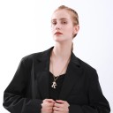 Collana da donna con lettera e corona 2