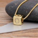 Collana da donna con lettera su cubo 16