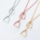 Collana da donna con staffe equestri 1