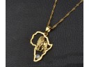 Collar de mujer con África 1