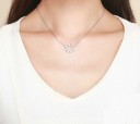 Collar de mujer con círculo floral. 2
