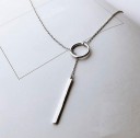 Collar de mujer con círculo y barra. 1