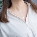 Collar de mujer con circulo y tubo 2