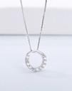 Collar de mujer con colgante circular. 1