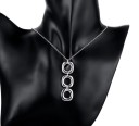 Collar de mujer con colgante enorme. 3