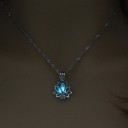 Collar de mujer con un loto luminoso. 5