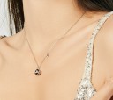 Collar de mujer con un planeta y una estrella. 2