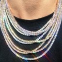 Collier avec des zircons 1