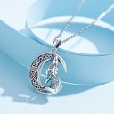 Collier avec un loup D707 2