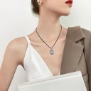 Collier avec un loup D707 3