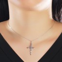 Collier croix avec rose pour femme 2